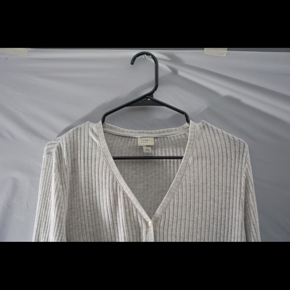 A New Day Hem Tie Top - Picture 3 of 5